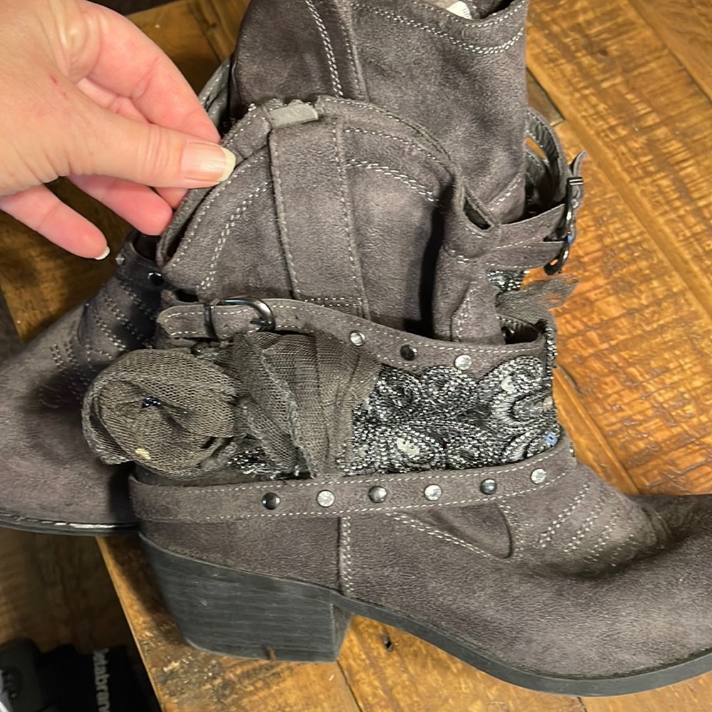 Not rated low boots